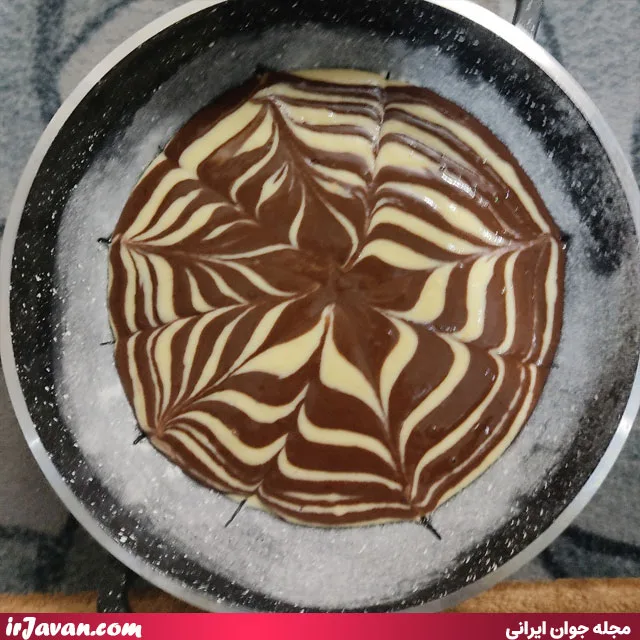 طرز تهیه کیک زبرا مرحله به مرحله (رنگین کمانی)